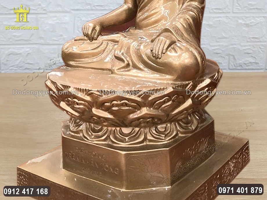 Từng họa tiết hoa văn được chăm ch&uacute;t tỉ mỉ